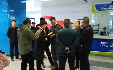 成都市副市長劉筱柳實地調研天府通CPU換卡惠民工程