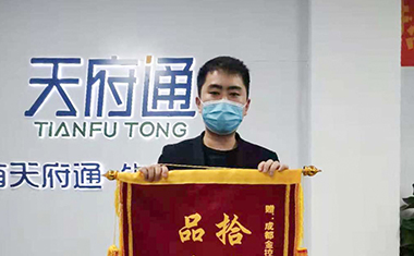拾金不昧暖人心，積極傳播正能量